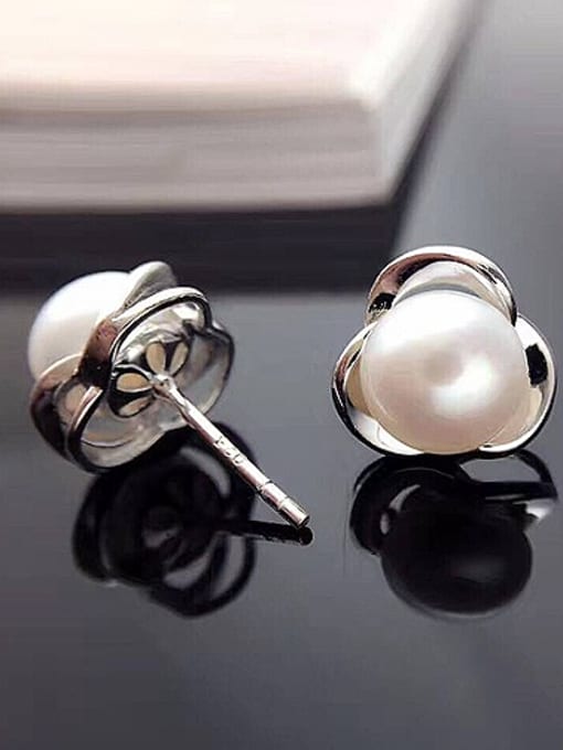 Evita Peroni Fashion Freshwater Pearl Flower stud Earring