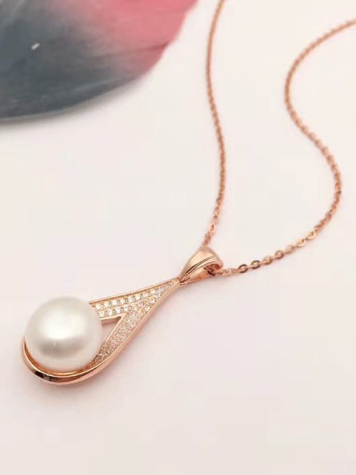 Evita Peroni 2018 Freshwater Pearl Water Drop shaped Necklace