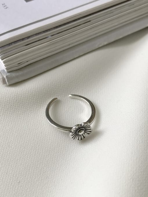 Jolie Silver 925 Sterling Silver With Antique Silver Plated Classic Flower Rings