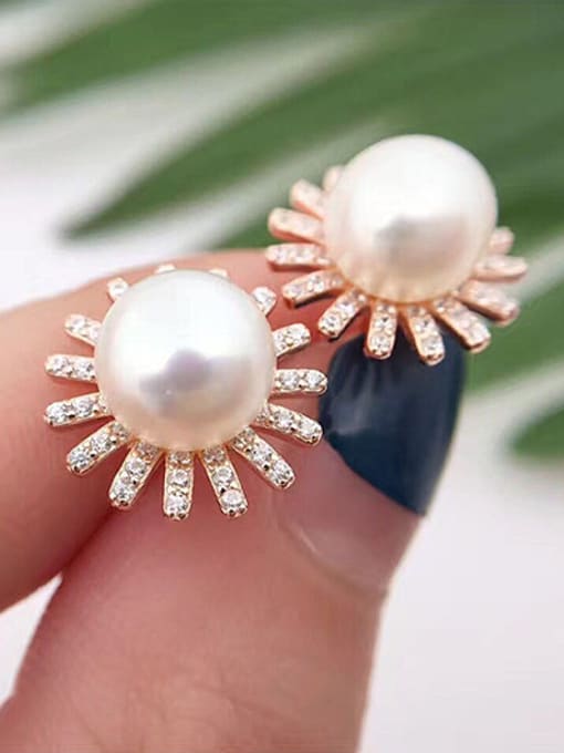 Evita Peroni Fashion Freshwater Pearl Chrysanthemum shaped stud Earring