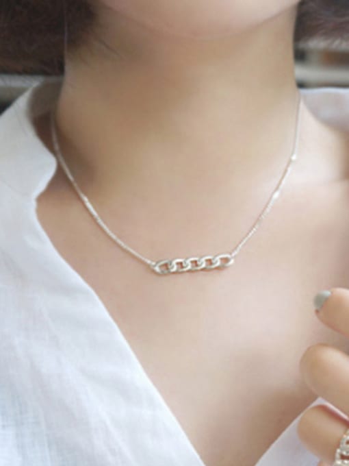 Arya Simple Short Chain Pendant Silver Necklace