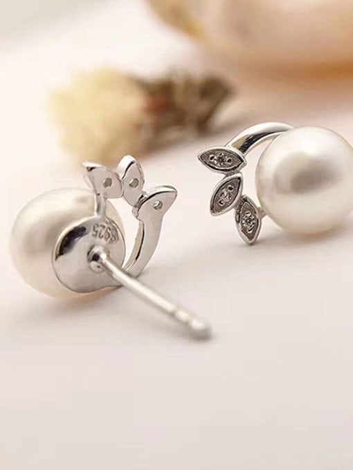 Evita Peroni Fashion Three-leaf Freshwater Pearl stud Earring