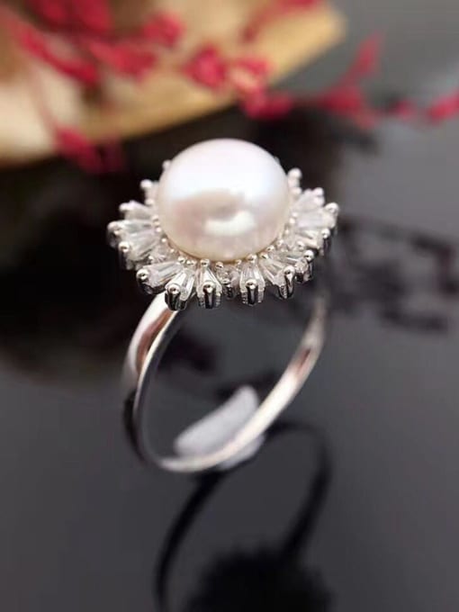 Evita Peroni Fashion Freshwater Pearl Snowflake Ring