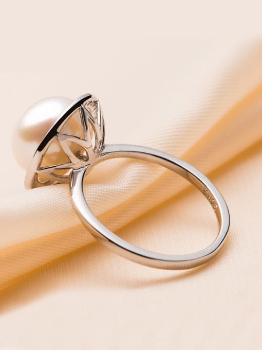 Evita Peroni Classical Round Freshwater Pearl Ring