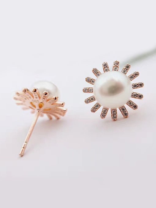 Evita Peroni Fashion Freshwater Pearl Chrysanthemum shaped stud Earring