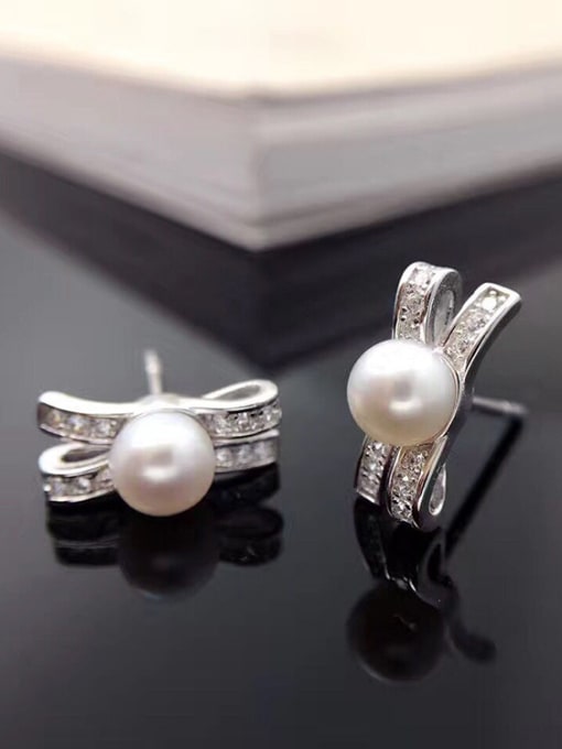 Evita Peroni Fashion Freshwater Pearl H-shaped stud Earring