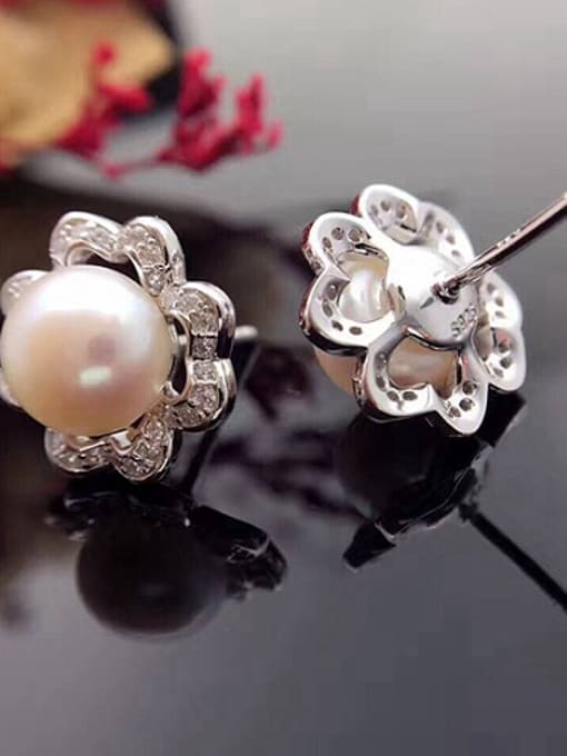Evita Peroni Freshwater Pearl Flower-shaped stud Earring