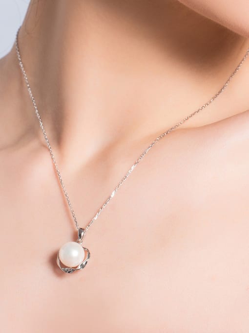 Evita Peroni 2018 Freshwater Pearl Hollow Flower Necklace