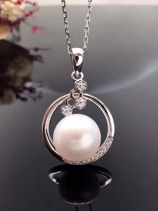 Evita Peroni Fashion Freshwater Pearl Hollow Round Necklace