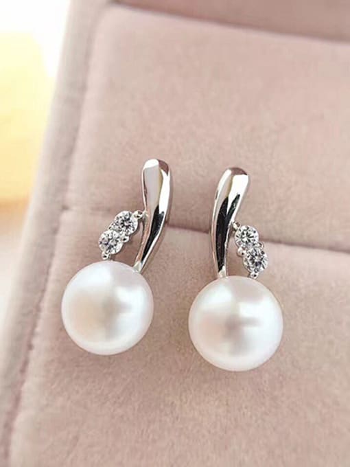 Evita Peroni 2018 Freshwater Pearl stud Earring