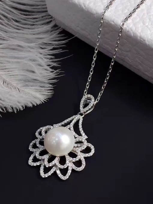 Evita Peroni Freshwater Pearl Flower Necklace