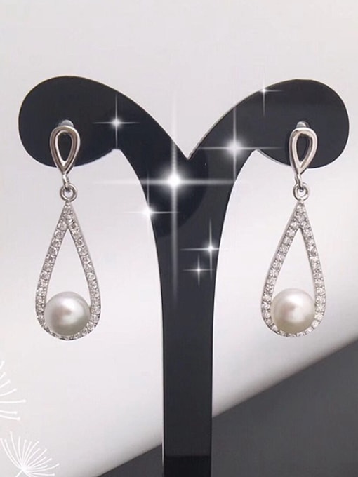 Evita Peroni 2018 Freshwater Pearl Water Drop shaped drop earring