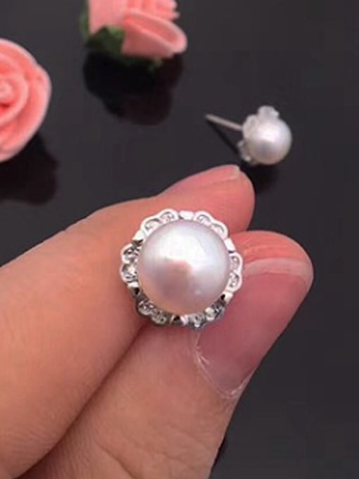 Evita Peroni 2018 Freshwater Pearl Flower stud Earring