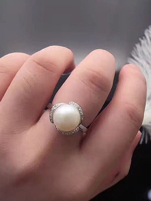 Evita Peroni Fashion Freshwater Pearl Flower-shaped Ring