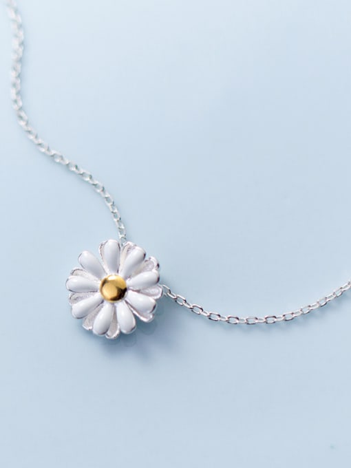 Tina Sterling silver daisy flower necklace