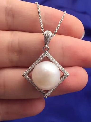 Freshwater Pearl Hollow Square Necklace