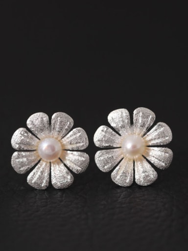 Freshwater Pearls Flower Women stud Earring