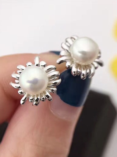 Freshwater Pearl Chrysanthemum Flowery stud Earring