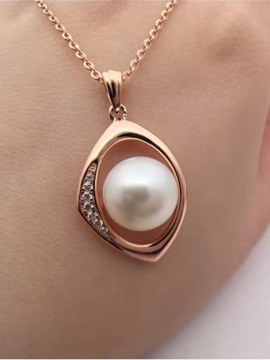 Freshwater Pearl Eye-shaped Necklace