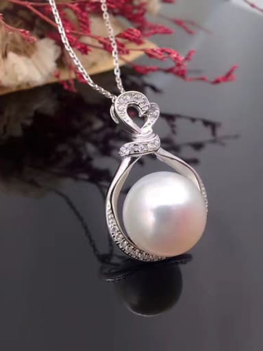 Fashion Eight-shaped Freshwater Pearl Necklace