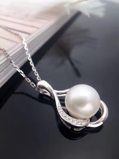 Fashion Freshwater Pearl Flower-shaped Necklace