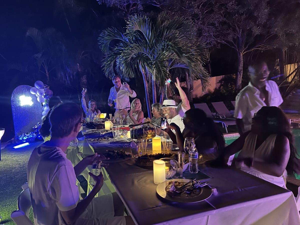 An evening dinner in the garden at Bayside Hill