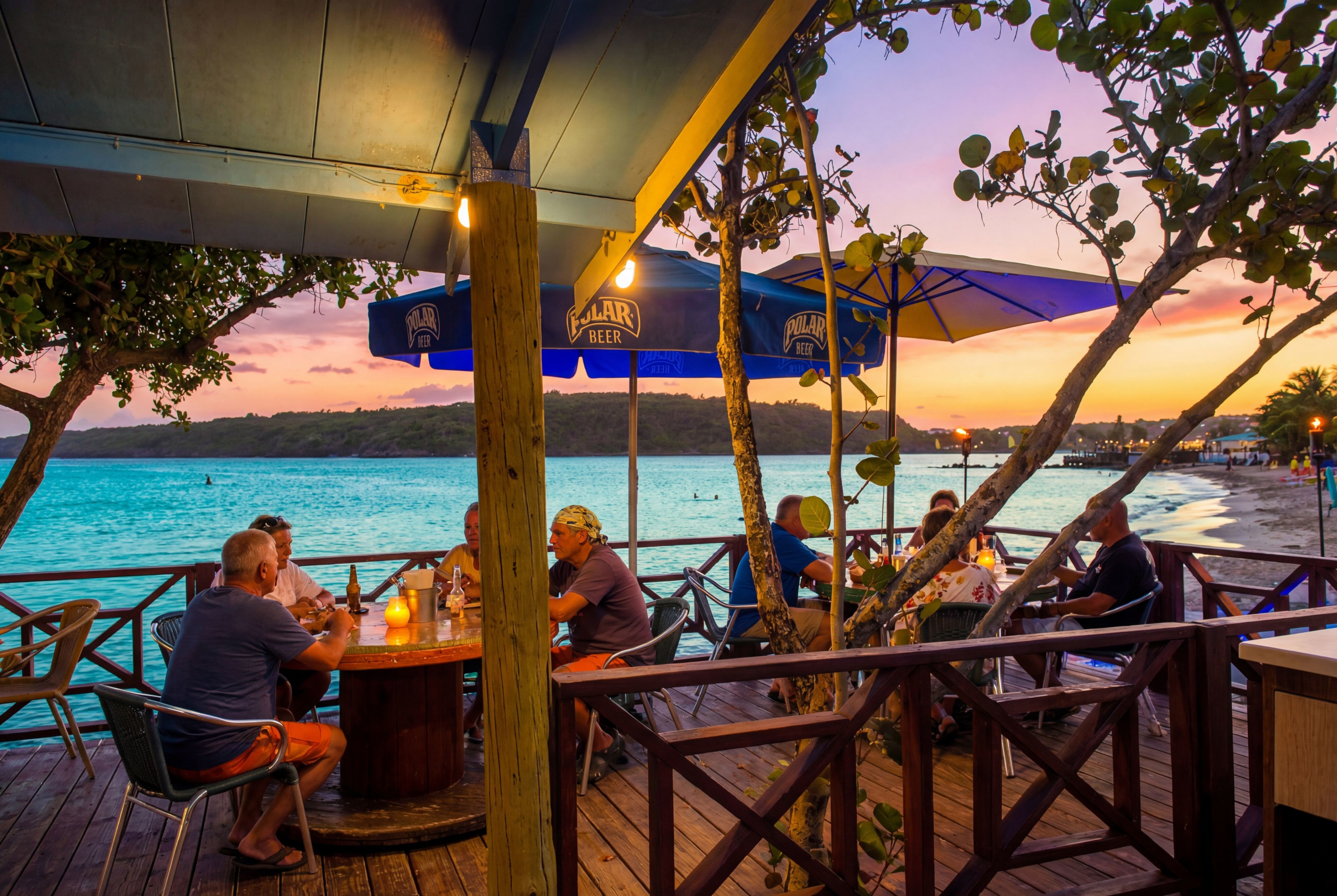 Brisa do Mar (Pop's Place) at Caracasbaai — local fishermen, cold beer, the real side of Curaçao