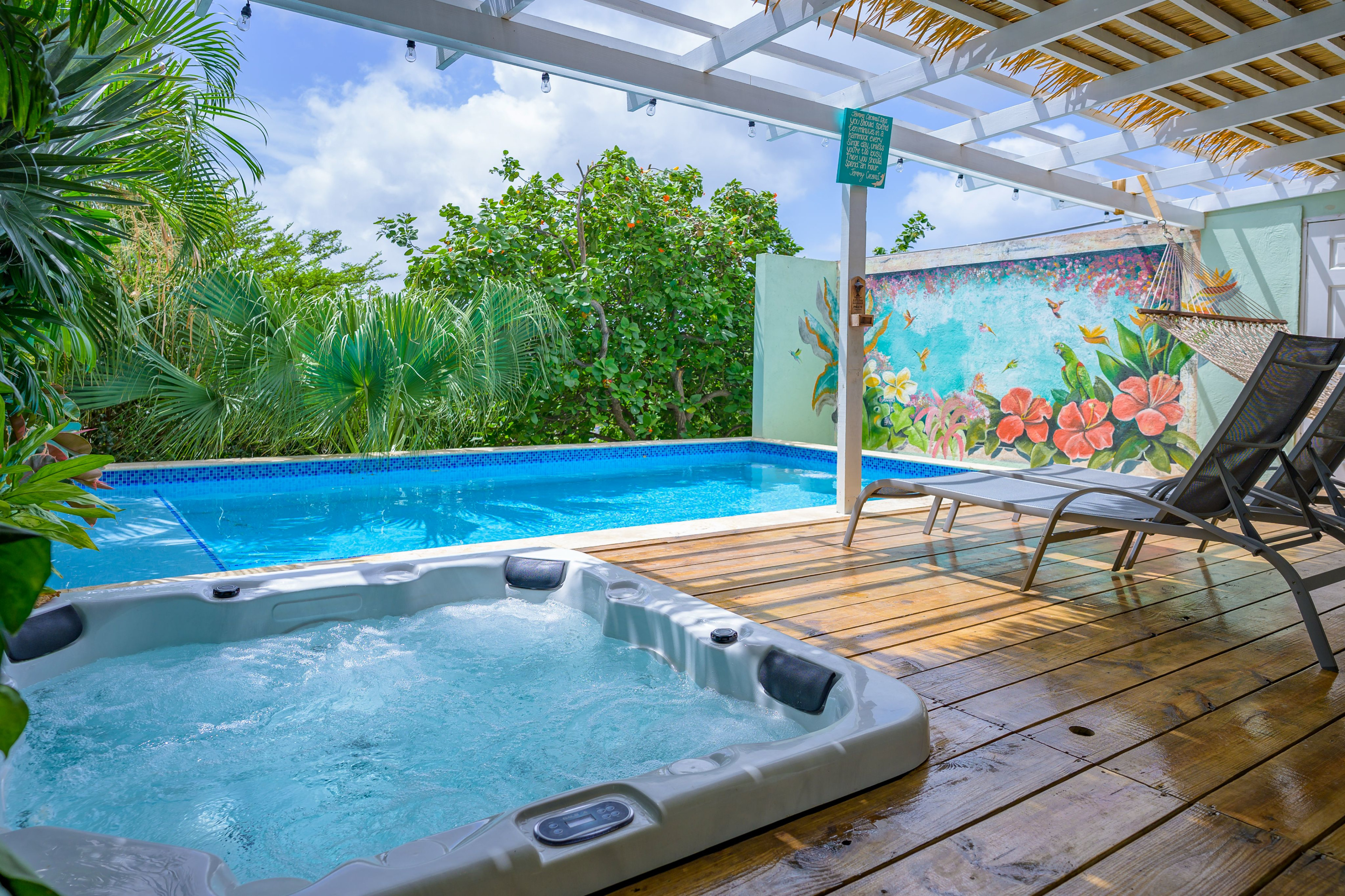 Dushi Hideaway — The Hot Tub.