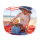 Mädchen spielt am Strand mit Tonies