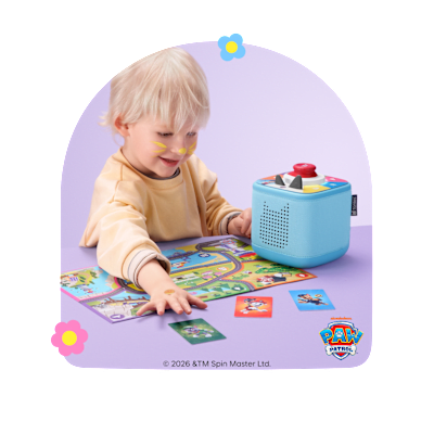 kid playing with toniebox 2 and tonieplay