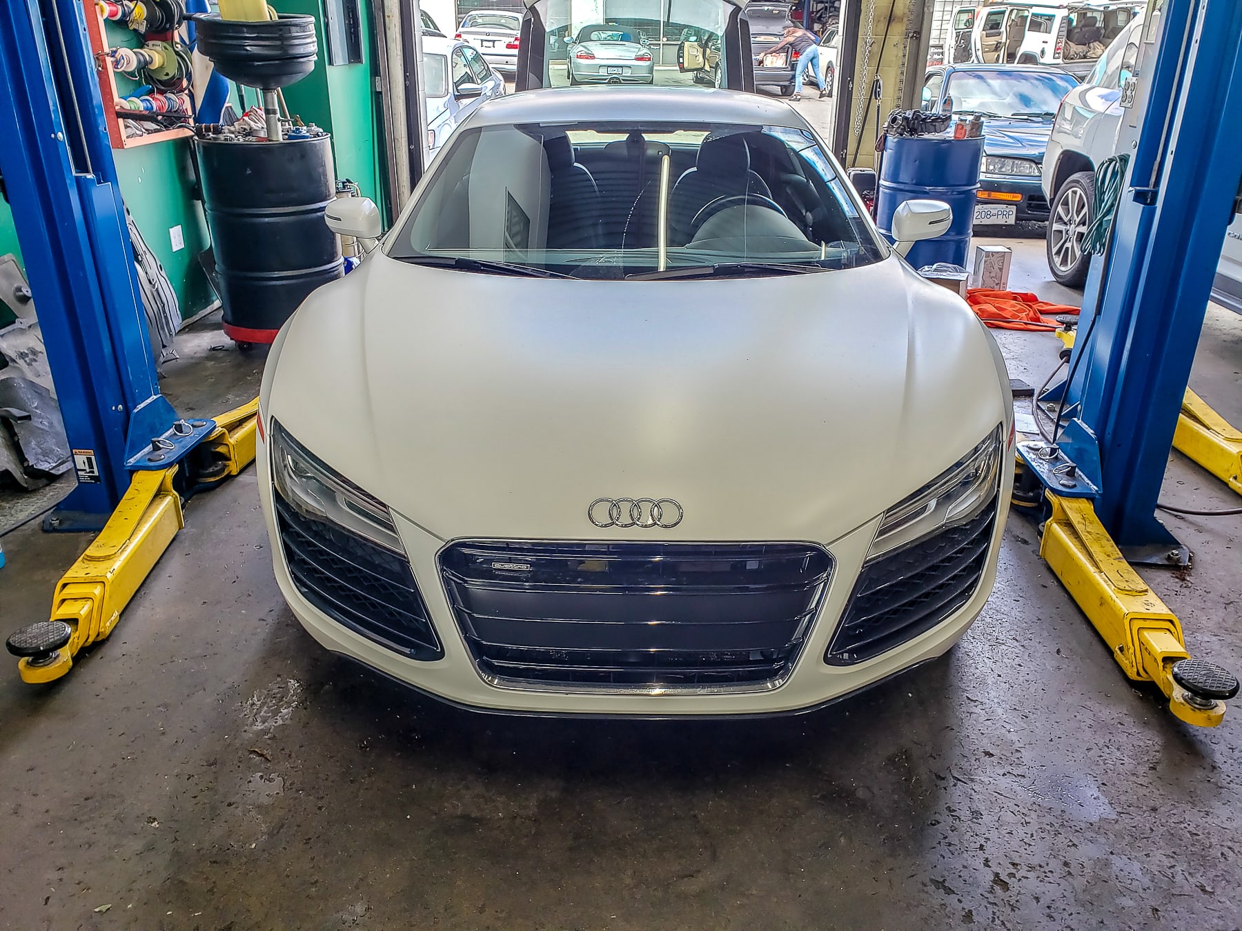 R8-154735 2014 Audi R8, Maintenance Service