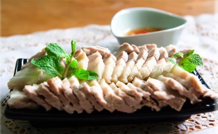 Nước chấm chua ngọt rất hợp với thịt luộc