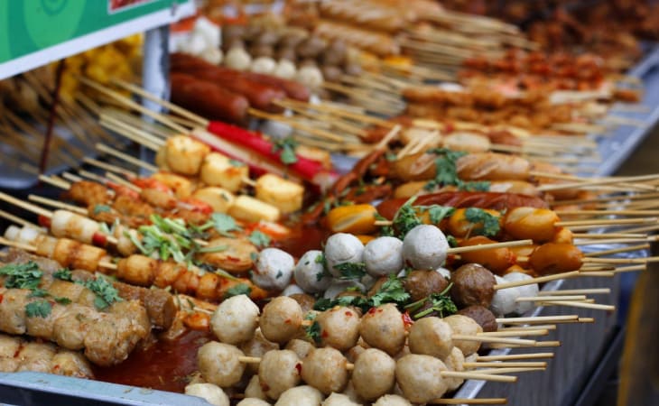 Xiên que đủ loại đầy sắc màu