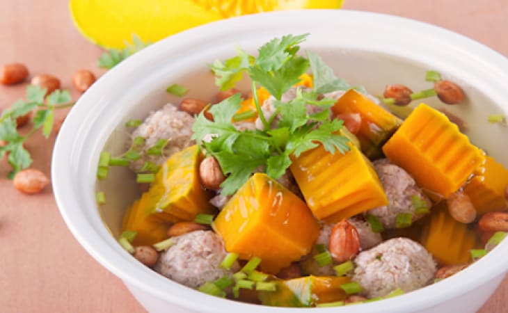 Canh mọc nấu rau củ thập cẩm