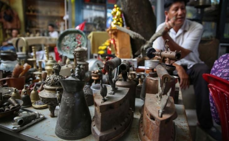 Chợ ve chai Nơ Trang Long