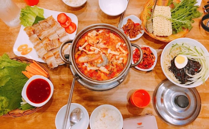 Hallyu Korean Fast Food mang đậm vị của món Hàn Quốc