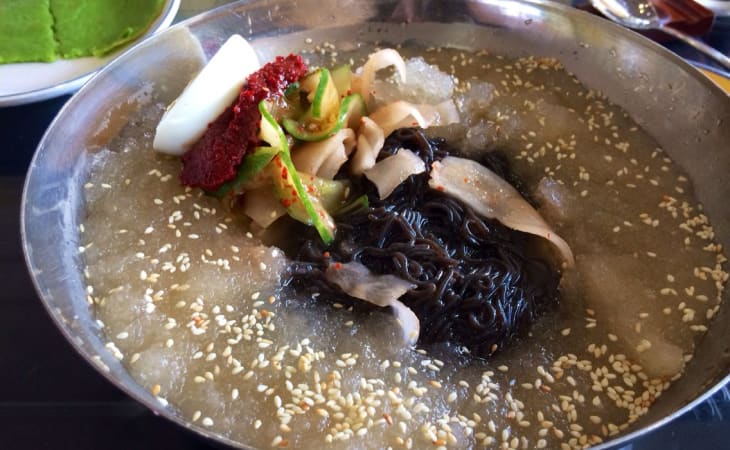 Quán ăn Hàn Quốc - Mì lạnh Yoo Chun nổi tiếng và chuẩn vị