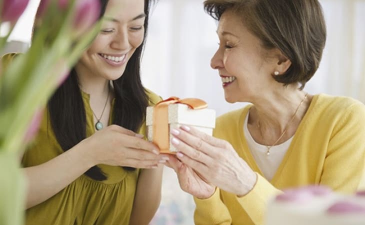 tặng mỹ phẩm cho mẹ ngày 20.10