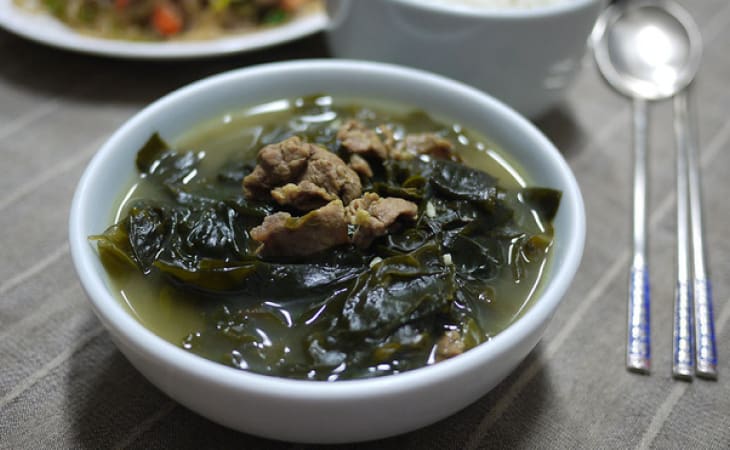 Bánh sinh nhật được thay bằng canh rong biển