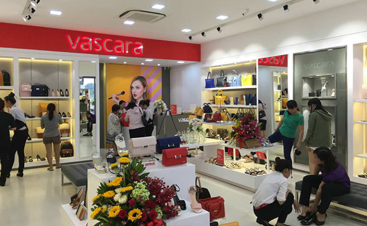 Vascara không chỉ bán giày mà còn bán túi xách