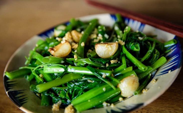 Tỏi có thể sử dụng làm gia vị cho món ăn thêm đậm đà hơn