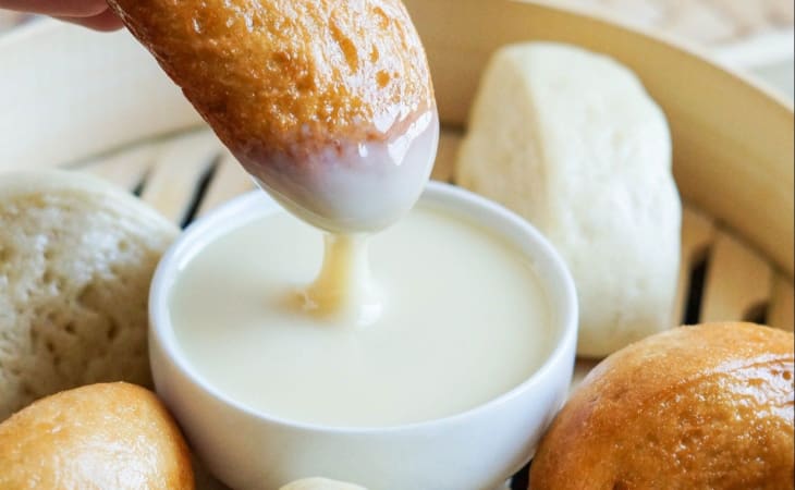 bánh mì chấm sữa