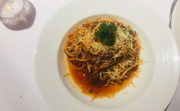 Món mì ý bò bằm là signature của Hẻm Spaghetti