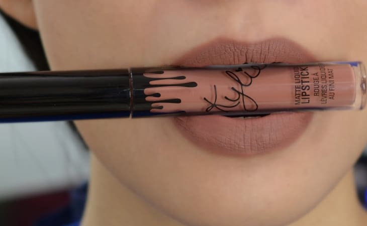 Son Kylie nghiêng về các tone nude là chủ yếu