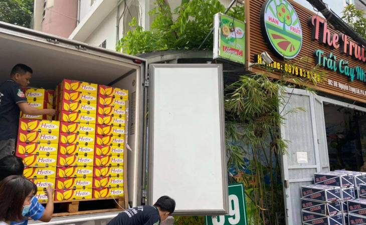 Kho đầy ắp hàng hóa của Han Fruit