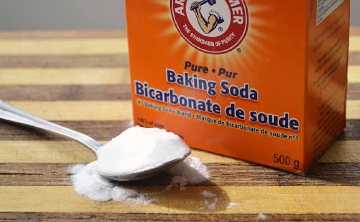 Tẩy tế bào chết môi bằng baking soda