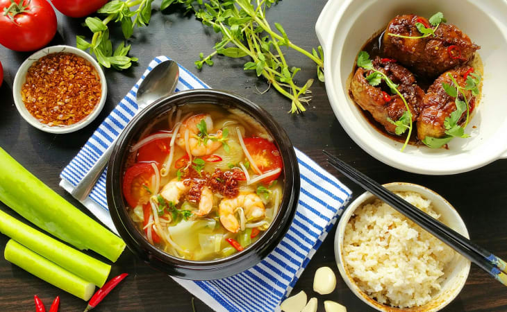 Nguyên liệu ở miền Tây đa dạng, chủ yếu từ tự nhiên