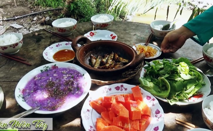 Bữa ăn đơn giản của con người nơi đây