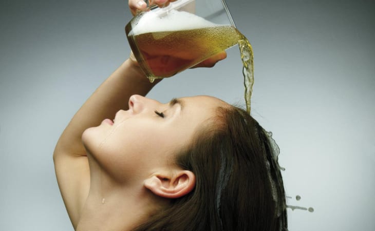 Dưỡng tóc bằng bia
