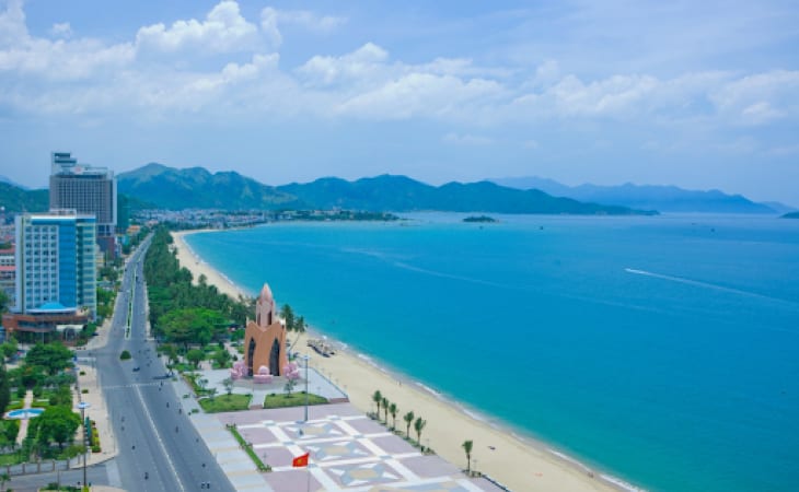 Bãi biển Nha Trang (Khánh Hòa)